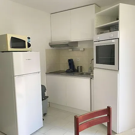 Spacieux T3 Avec Terrasse Et Piscine A - Fr-1-553-287 Balaruc-les-Bains